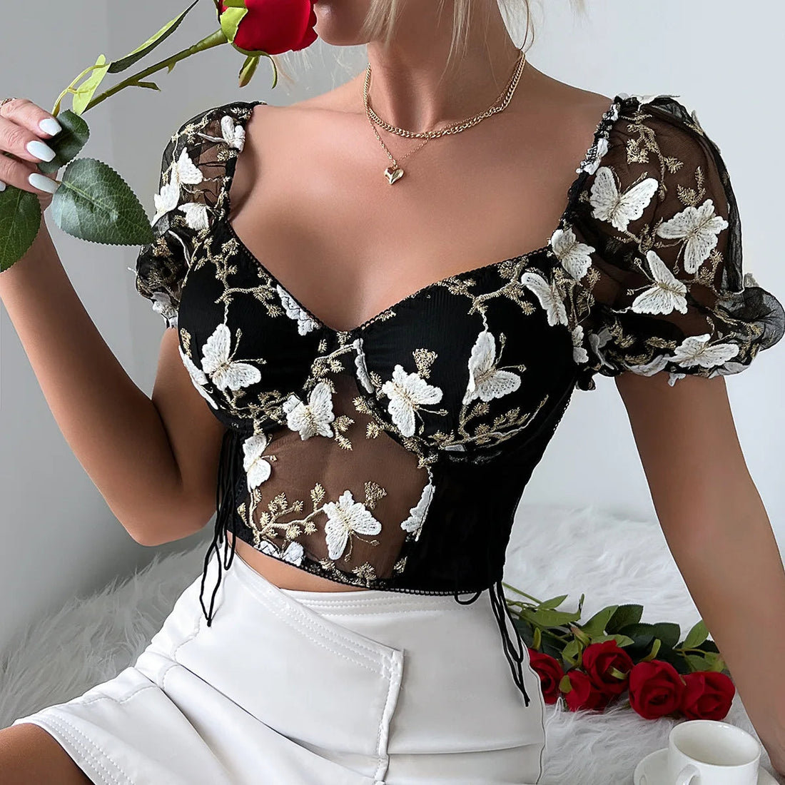 Yollly - Chic & Seductive Cropped Top