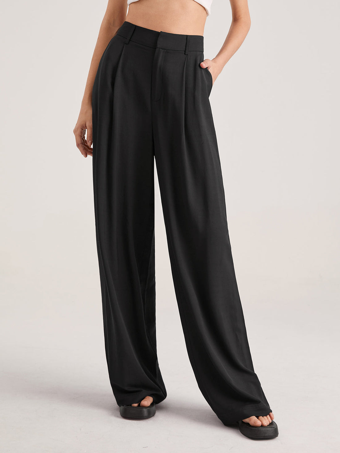 Nadia – High-Waisted Pleated Pants