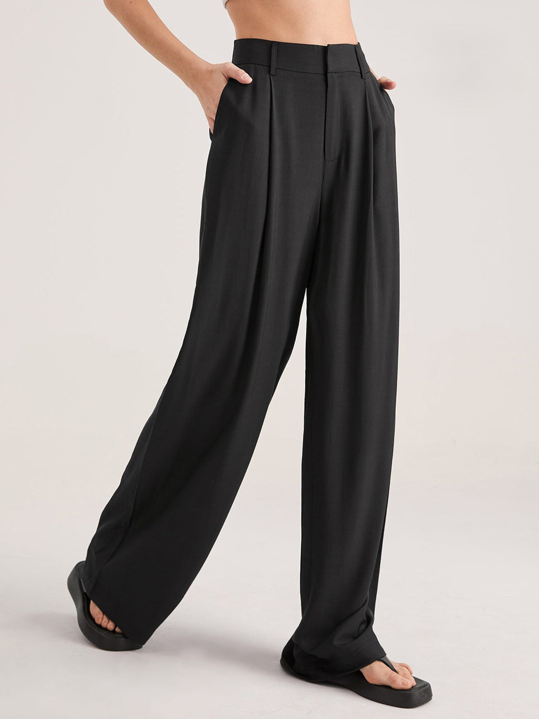 Nadia – High-Waisted Pleated Pants