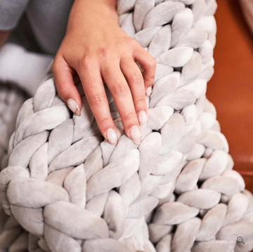 Almira - A thick, hand-knitted blanket made of merino wool