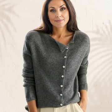 Zuri – Elegant Sweater with Buttons