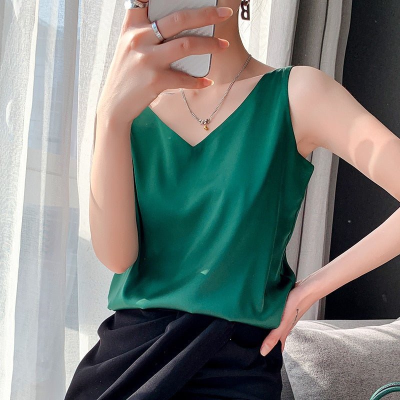 Diya - Stylish V-Neck Top for Women